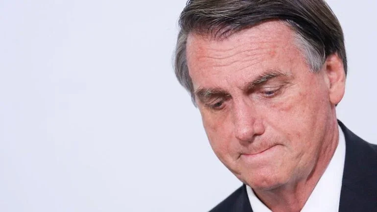 Bolsonaro x Globo: o Mito arregou outra vez!