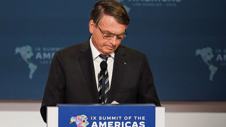 Bolsonaro diz ter solução para guerra entre Rússia e Ucrânia e que falará com Zelensky na próxima semana