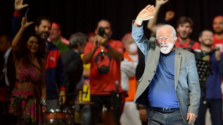 Em convenção sem ex-presidente, PT formaliza candidatura de Lula
