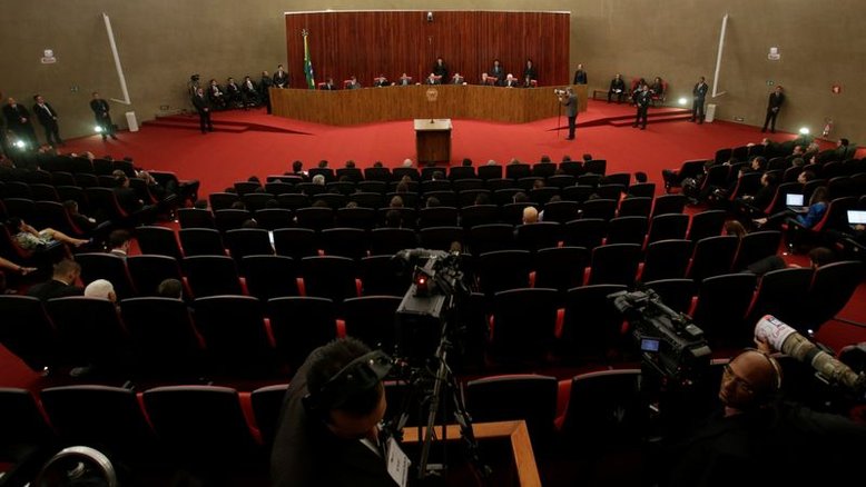 TSE proíbe porte de arma nos locais de votação durante eleições