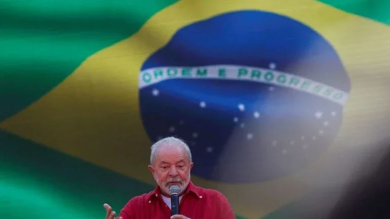 Lula mantém boa vantagem e alcança 52% dos votos válidos em nova pesquisa Datafolha