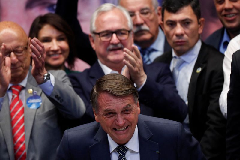 Bolsonaro: não precisamos de "cartinha" para dizer que defendemos democracia