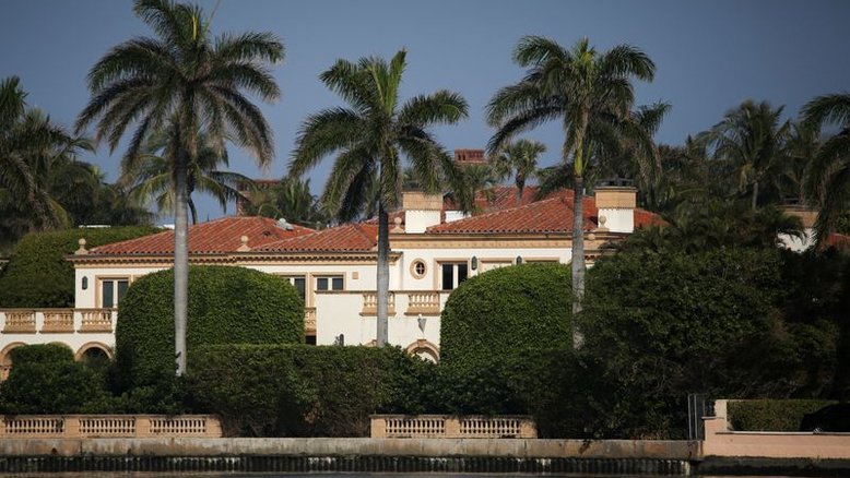 Trump diz que agentes do FBI fizeram buscas em sua casa na Flórida