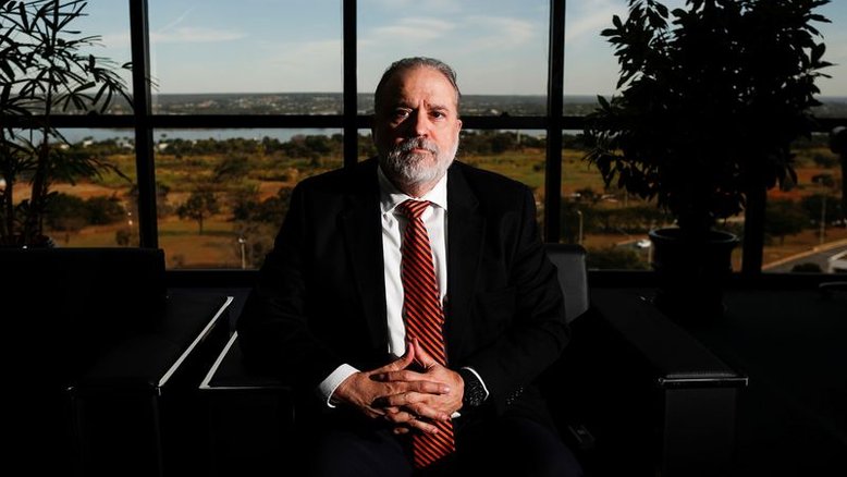 Celulares apreendidos mostram conversas entre Procurador-Geral da República e empresários bolsonaristas, diz site