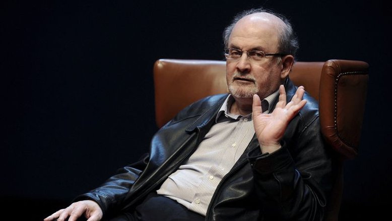 'Estava morrendo': escritor Salman Rushdie depõe no julgamento de suposto agressor