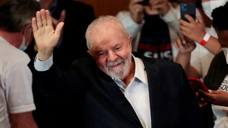 Pesquisa Ipec: Lula tem 44% das intenções de voto e Bolsonaro soma 32%