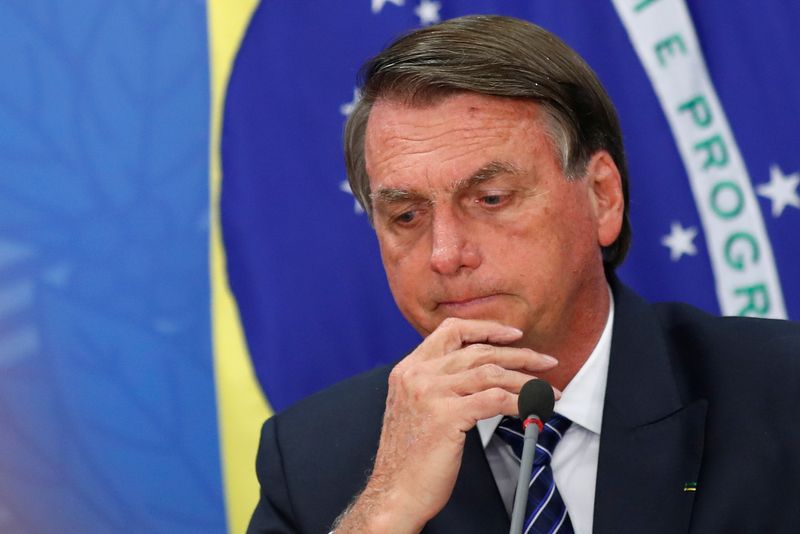 PF vê crimes de Bolsonaro em associar HIV à Covid e quer depoimento do presidente