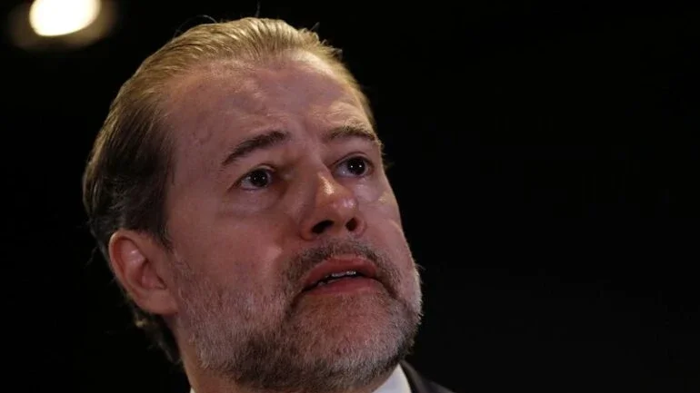 Toffoli melhora da pneumonia, mas não tem previsão de alta, diz boletim