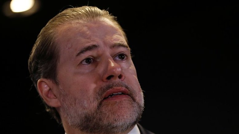 Toffoli melhora da pneumonia, mas não tem previsão de alta, diz boletim
