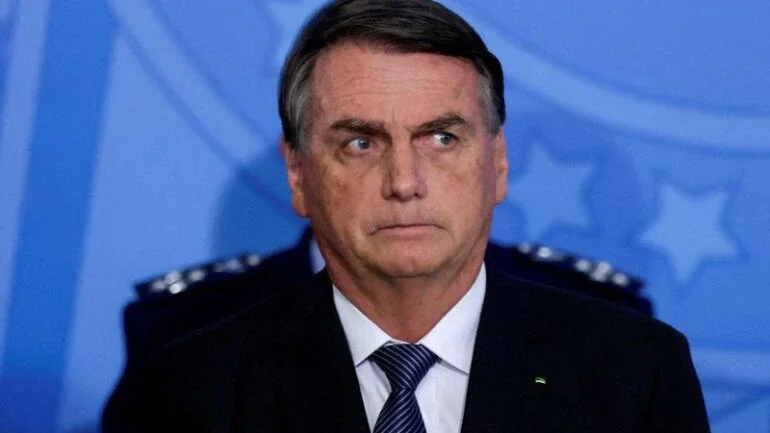 Reprovação de Bolsonaro sobe para 44% e aprovação cai para 30%, aponta pesquisa Datafolha
