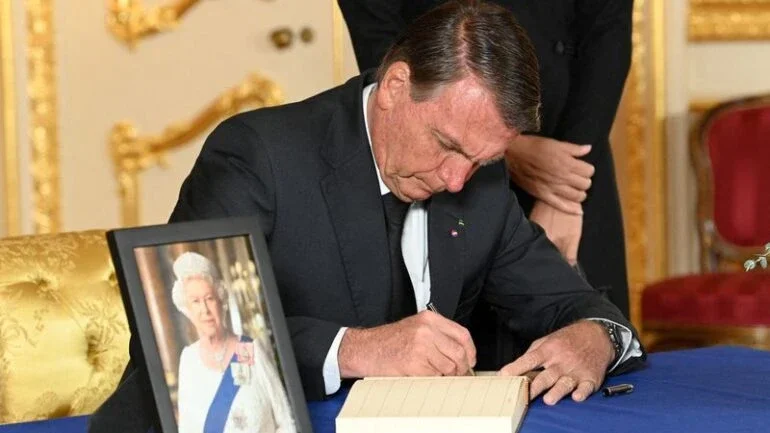 ANÁLISE-Sem encontros relevantes em NY e criticado em Londres, Bolsonaro colhe pouco no exterior