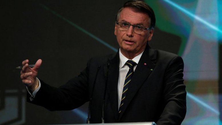 Lula vira alvo por faltar a debate e Bolsonaro por escândalos de corrupção