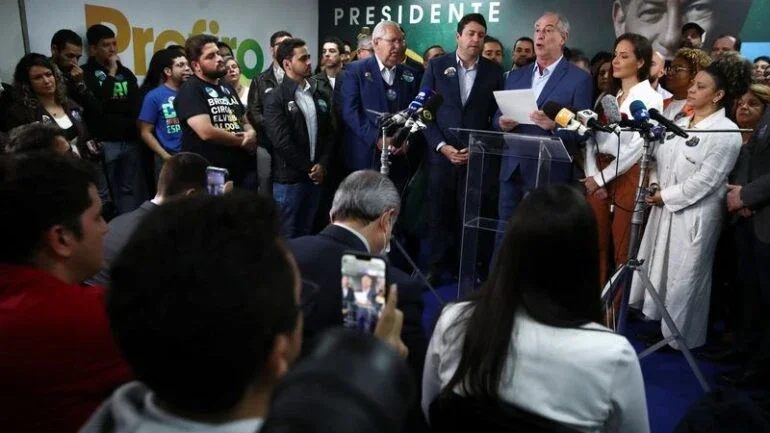 Pressionado a renunciar, Ciro diz que manterá candidatura e ataca Lula e Bolsonaro