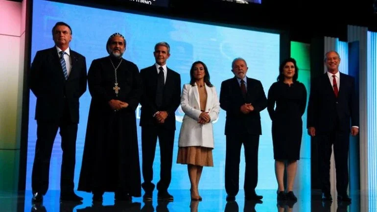 Lula e Bolsonaro protagonizam os embates mais duros usando direitos de resposta no debate da Globo