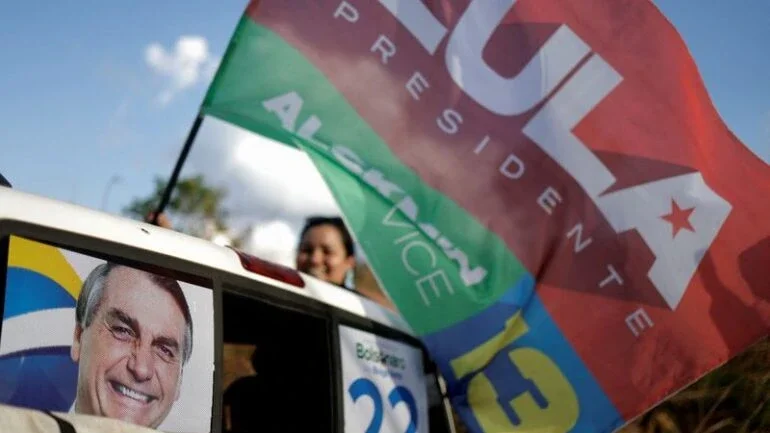 Datafolha mostra Lula com 50% dos votos válidos contra 36% de Bolsonaro; definição no 1º turno está incerta