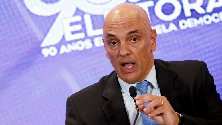 Assédio eleitoral é crime e será combatido civilmente e penalmente, diz Moraes