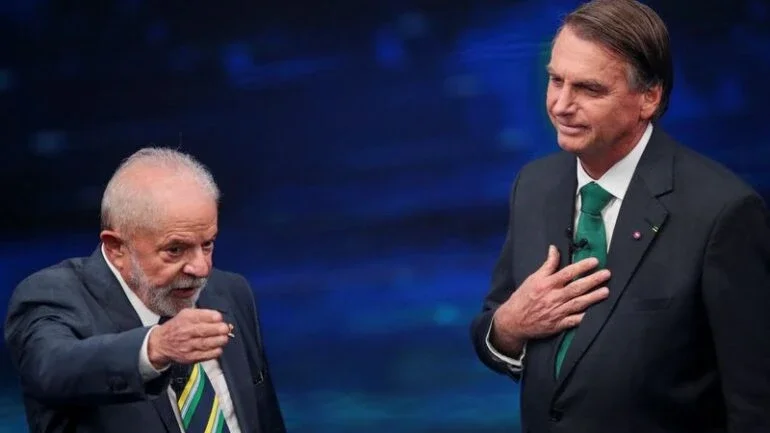 TSE suspende direitos de resposta que daria 164 inserções para Lula em propagandas de Bolsonaro