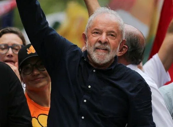 Ao lado de Tebet em Minas, Lula pede esforço para garantir que pessoas votem no 2º turno