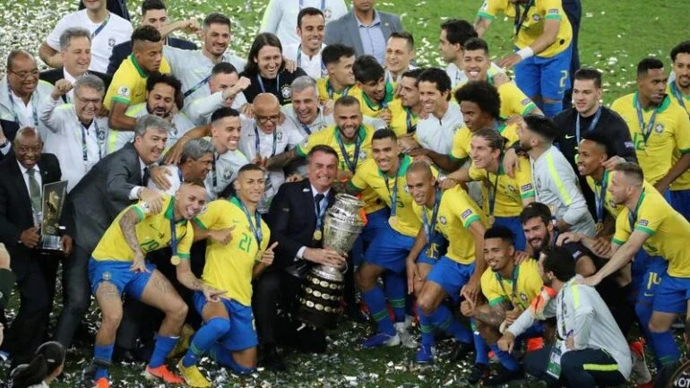 Mundo do futebol ressalta polarização em meio a embate Lula x Bolsonaro