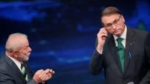 Lula e Bolsonaro durante debate na televisão