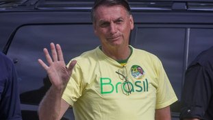 Bolsonaro a gente joga fora