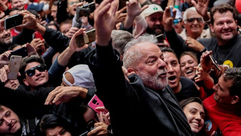 Da cadeia ao Planalto, Lula testa legado num Brasil dividido
