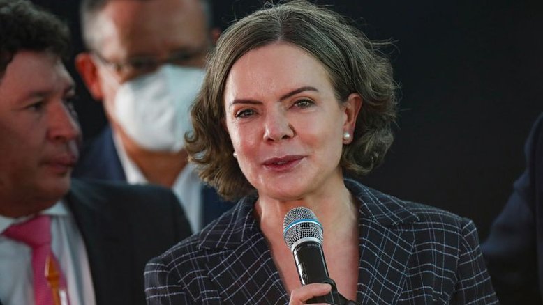 Gleisi convida oficialmente MDB e PSD para participarem de transição