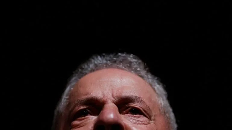 Presidente eleito Luiz Inácio Lula da Silva durante reunião com membros da equipe de transição