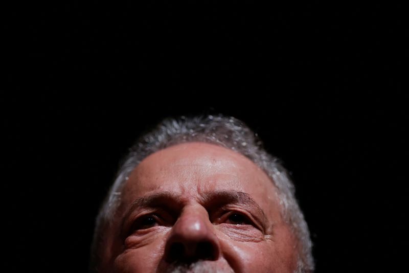 Presidente eleito Luiz Inácio Lula da Silva durante reunião com membros da equipe de transição