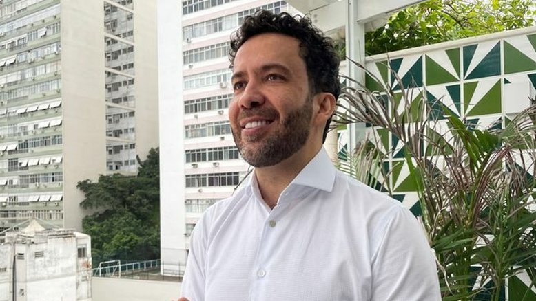 Bolsonaro aciona STF contra deputado André Janones por calúnia e injúria