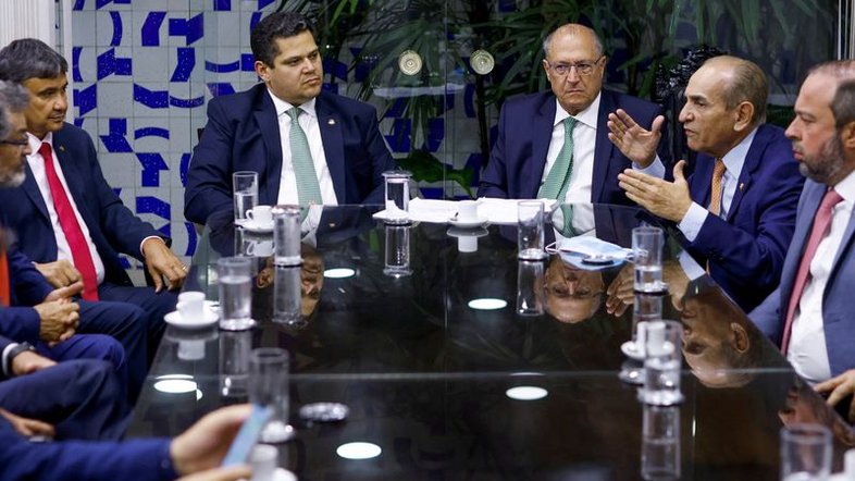 Novo governo negocia tirar mudança do teto da Constituição