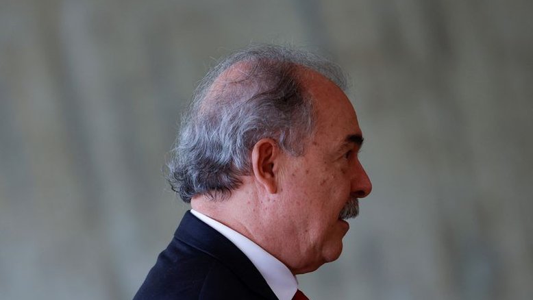 Lula já tem desenho das Forças Armadas e anuncia comandantes e ministro da Defesa em breve, diz Mercadante