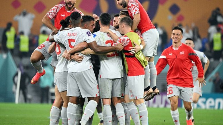 Suíça vence Sérvia por 3 x 2 e passa para oitavas em segundo lugar no grupo do Brasil
