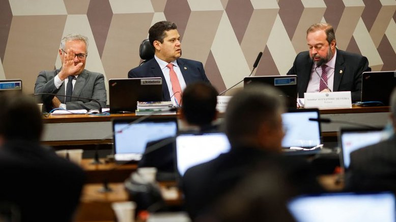 Jaques Wagner diz concordar com sugestão de reduzir expansão do teto de gastos na PEC em R$30 bi