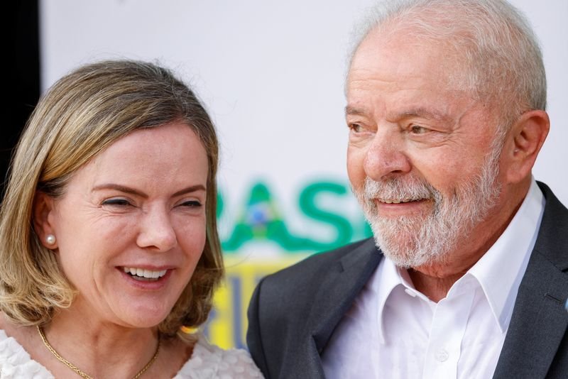 Seis meses depois, Gleisi Hoffmann recebe elogios mesmo com derrotas