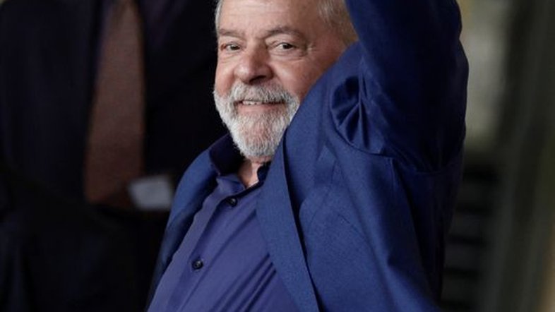 Bolsonaro segue cartilha fascista mundial e incentiva extremistas, diz Lula