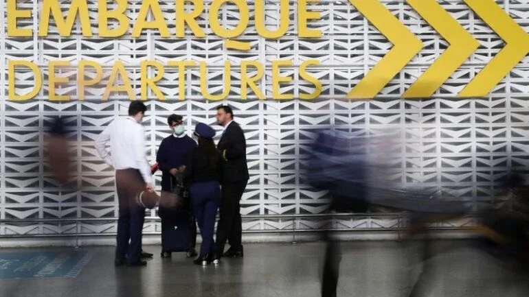 Covid-19: Anvisa derruba obrigatoriedade de máscara em aviões e aeroportos