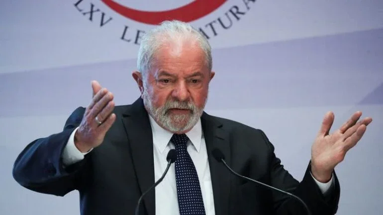 Lula atira em cargos e fere RP de petistas com militares