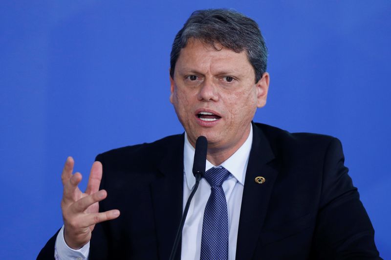 SP: Tarcísio anuncia escolas cívico-militares no estado após Lula encerrar programa de Bolsonaro