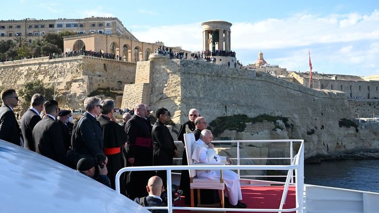 Papa faz crítica implícita a Putin pela invasão e considera viagem a Kiev