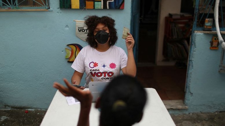 Eleitor jovem brasileiro é estimulado a votar e pode beneficiar Lula