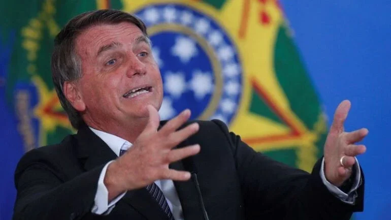 Bolsonaro perde controle da Petrobras: Conselho já fala em novo aumento da gasolina