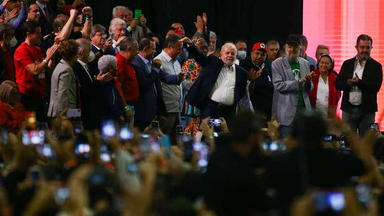 Lula defende união pela democracia e lembra feitos ao lançar pré-candidatura para voltar à Presidência