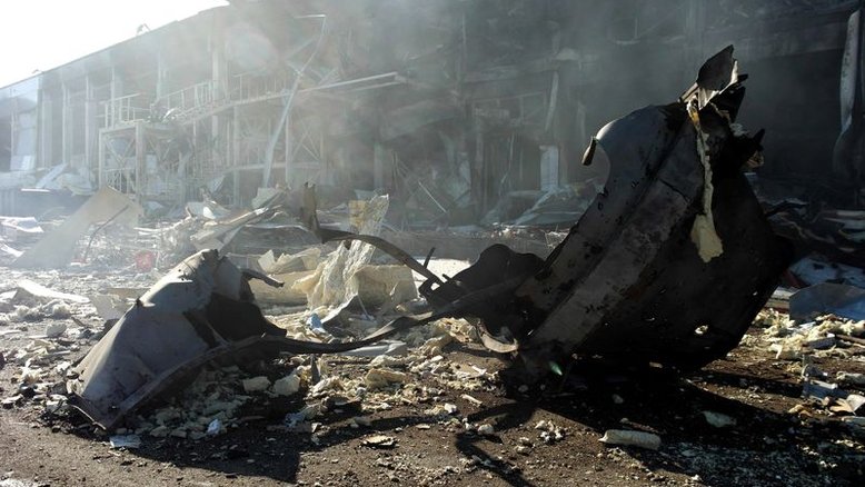 Cidade ucraniana apaga incêndios após ataques russos do Dia da Vitória