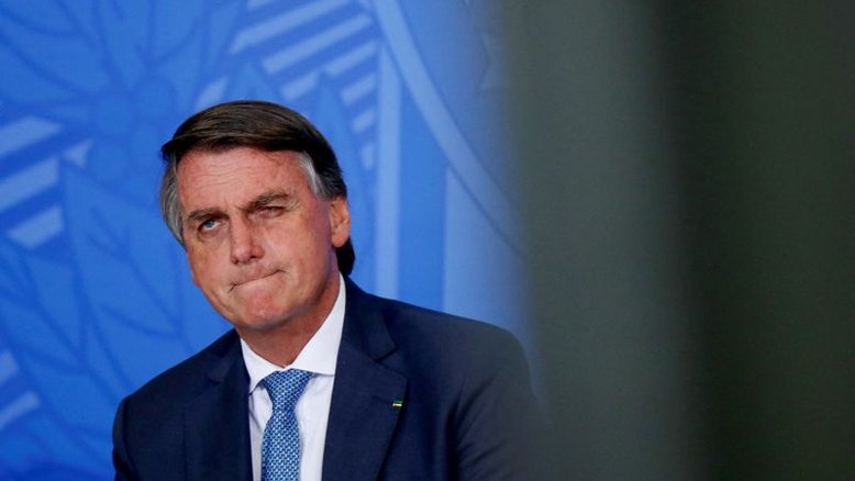 Bolsonaro entra com notícia-crime no STF contra Alexandre de Moraes
