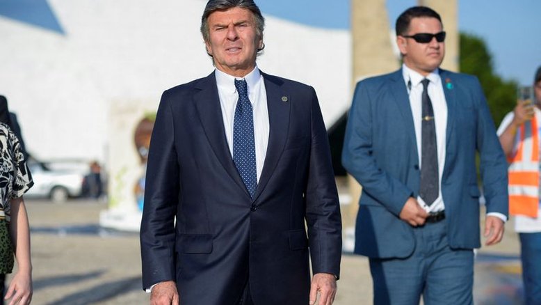 Após ação de Bolsonaro, Fux elogia Moraes por atuação em inquérito das Fake News