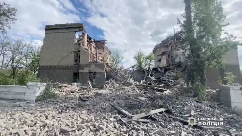 Artilharia e aeronaves russas intensificam ataques e Ucrânia fala em Donbas "destruída"