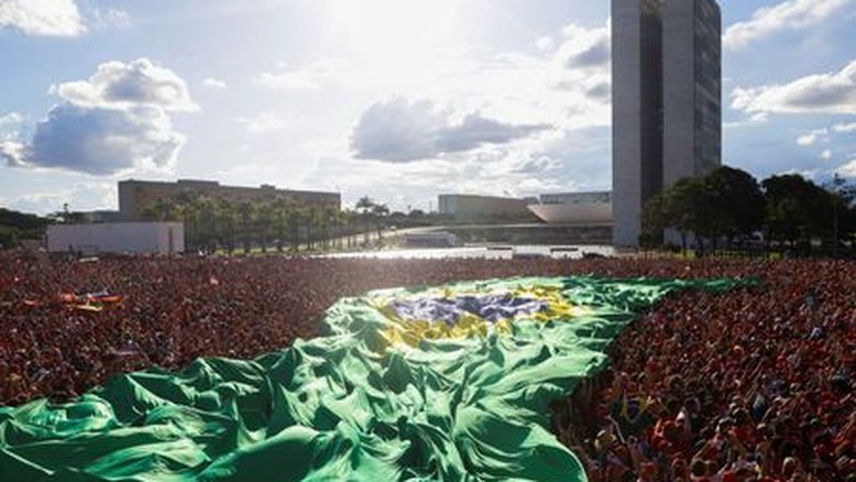 "Sem anistia", pedem apoiadores de Lula que lotaram ruas de Brasília