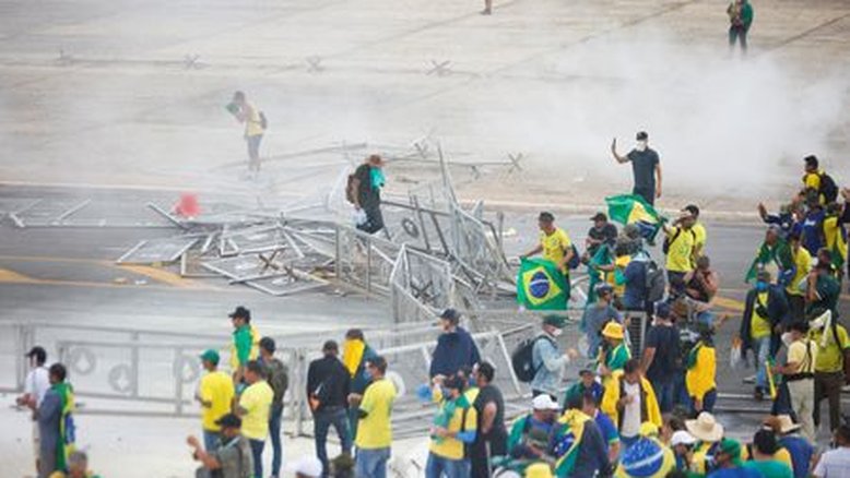 Famosos se manifestam sobre invasão de bolsonaristas ao Congresso: 'Cadeia'
