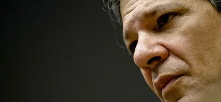 Haddad estreia no exterior apostando em protagonismo Brasil após posse de Lula e ato golpista